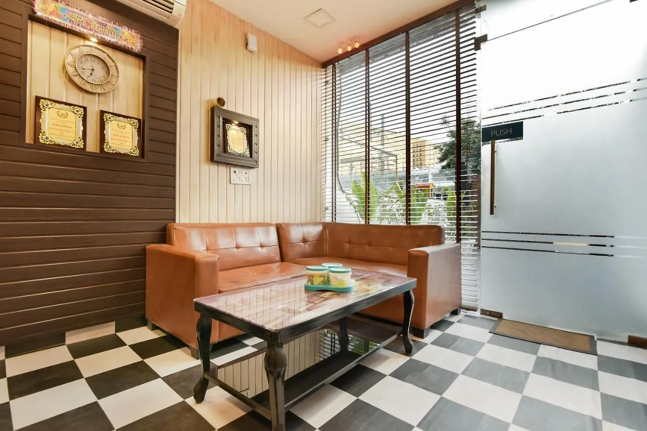 Capital O 30407 Hey Stay Gurgaon Hotel