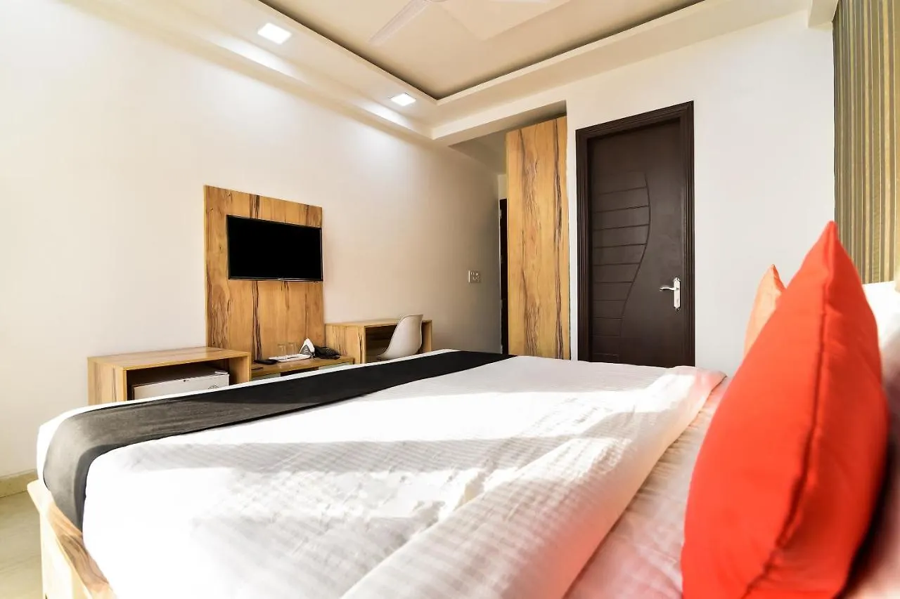Capital O 30407 Hey Stay Gurgaon Hotel